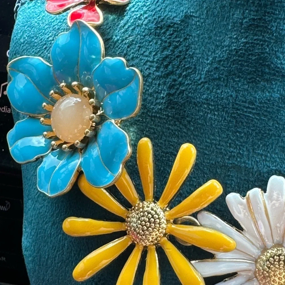 Oscar De La Renta Flower Necklace